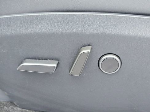 Used 2024 Tesla Model Y Long Range AWD/4WD image 23