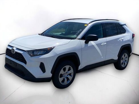 Used 2020 Toyota RAV4 LE image 2