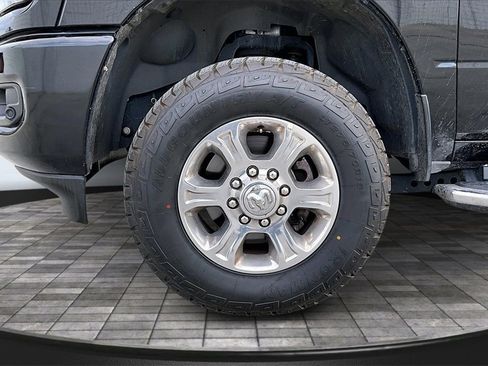 Used 2024 RAM 2500 Big Horn w/ Sport Appearance Package image 10