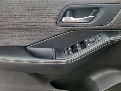 Used 2023 Nissan Rogue SV image 15