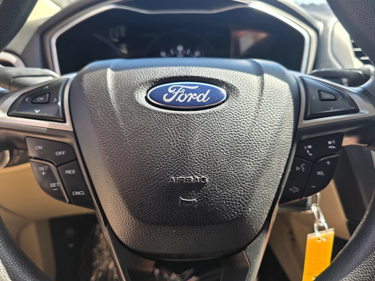 Used 2015 Ford Fusion SE FWD image 33