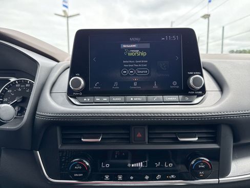 Used 2023 Nissan Rogue SV FWD image 19
