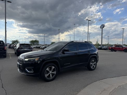 Used 2019 Jeep Cherokee Limited w/ Trailer Tow Group AWD/4WD image 2