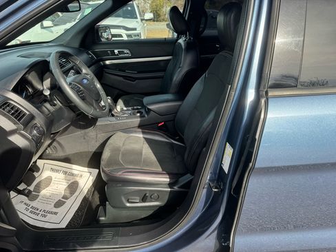 Used 2019 Ford Explorer XLT w/ Equipment Group 202A image 9