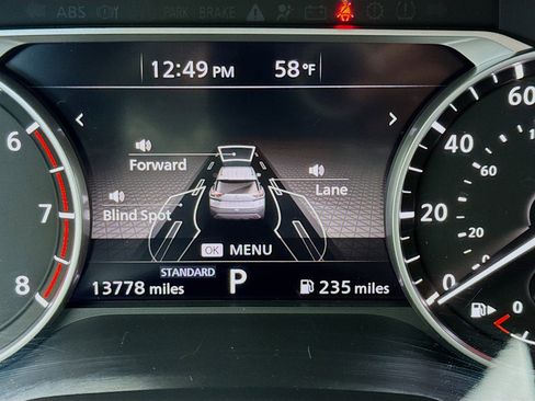 Used 2023 Nissan Rogue S image 8