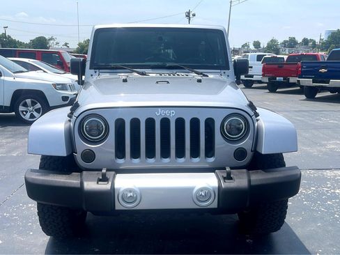 Used 2015 Jeep Wrangler Unlimited Sahara w/ Connectivity Group image 9
