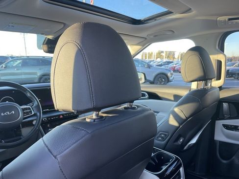 Used 2023 Kia Carnival SX Prestige image 26
