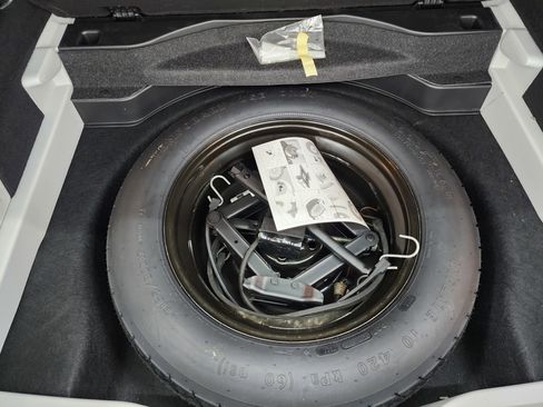 Used 2021 Jeep Cherokee Limited w/ Elite Package image 31