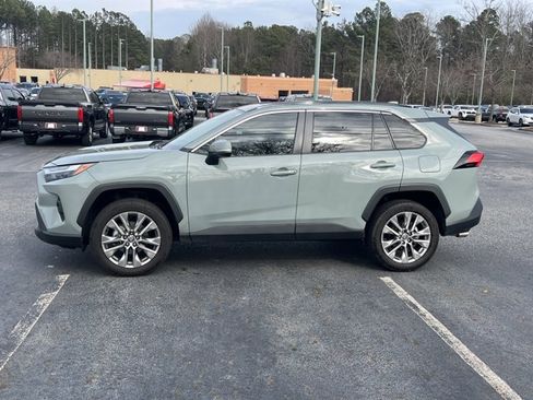 Used 2022 Toyota RAV4 XLE Premium image 8