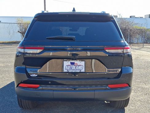 Used 2023 Jeep Grand Cherokee Altitude image 6