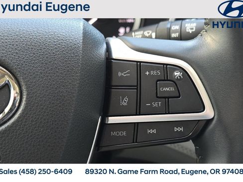 Used 2023 Toyota Highlander XLE AWD/4WD image 33
