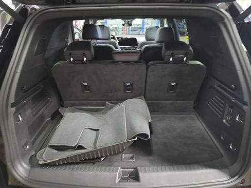 Used 2024 Chevrolet Traverse RS w/ LPO, Floor Liner Package AWD/4WD image 15