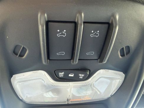 Used 2024 Chevrolet Colorado Z71 w/ Z71 Convenience Package 2 AWD/4WD image 21