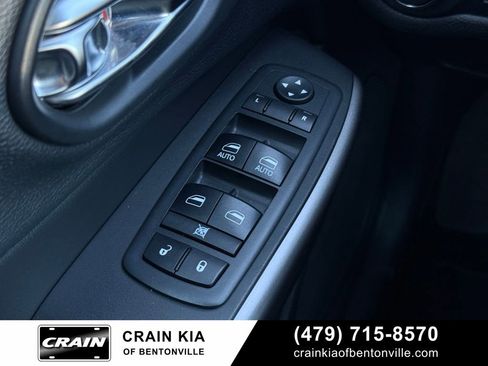 Used 2019 Jeep Cherokee Latitude Plus w/ Comfort/Convenience Group FWD image 11