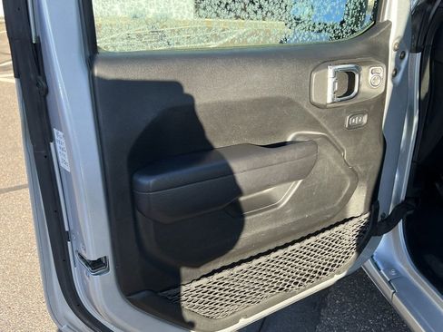 Used 2022 Jeep Gladiator Sport image 10