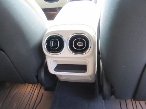 Used 2023 Mercedes-Benz GLC 300 image 32