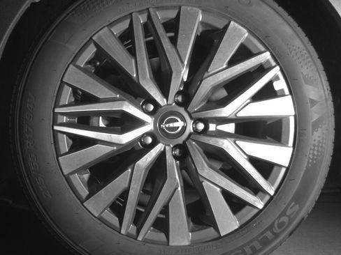 Used 2025 Nissan Altima 2.5 SV FWD image 12