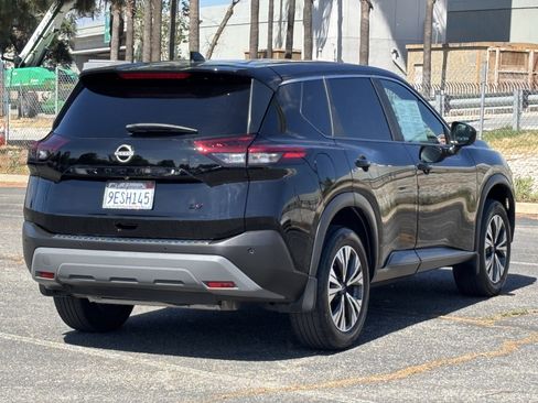 Used 2023 Nissan Rogue SV image 3