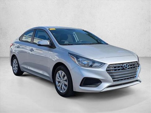 Used 2022 Hyundai Accent SE FWD image 4