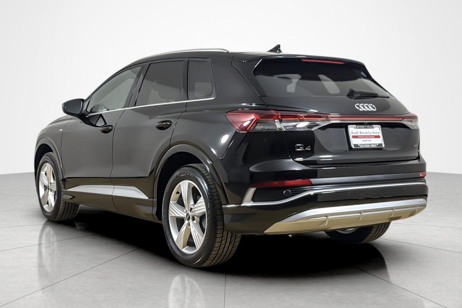 Certified 2023 Audi Q4 e-tron Premium w/ Convenience Package AWD/4WD image 3
