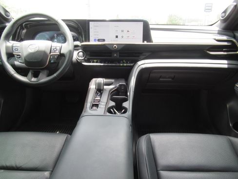 Used 2023 Toyota Crown AWD/4WD image 12