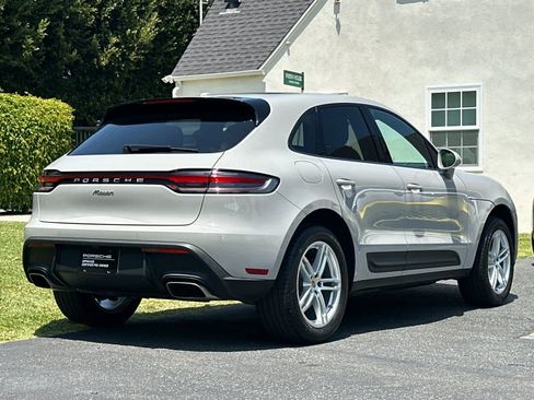 Certified 2024 Porsche Macan AWD/4WD image 8