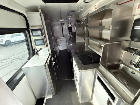 Used 2021 Mercedes-Benz Sprinter 4500 image 20