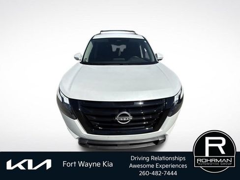 Used 2025 Nissan Pathfinder SV w/ Black Appearance Package AWD/4WD image 10