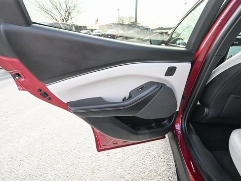 Certified 2025 Ford Mustang Mach-E Premium image 23