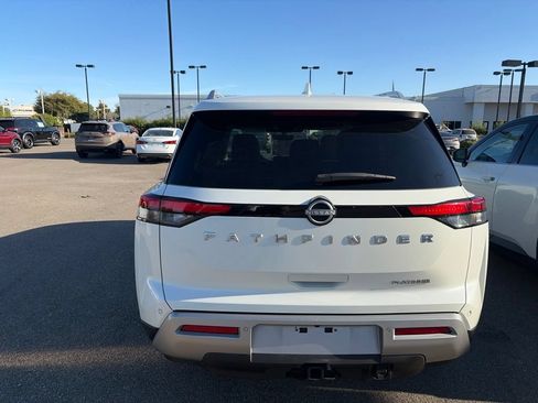 Used 2023 Nissan Pathfinder Platinum FWD image 5