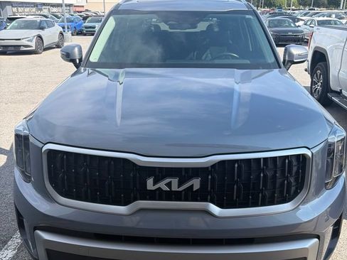 Used 2023 Kia Telluride EX w/ EX Captain's Chair Package AWD/4WD image 2