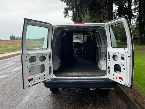 Used 2013 Ford E-250 and Econoline 250 image 27