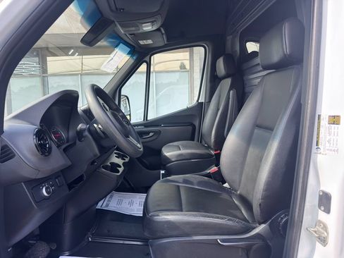 Used 2023 Mercedes-Benz Sprinter 2500 image 13