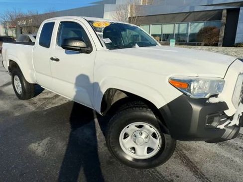 Used 2019 Toyota Tacoma SR image 8