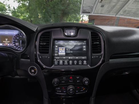 Used 2021 Chrysler 300 S w/ S Model Appearance Package RWD image 10