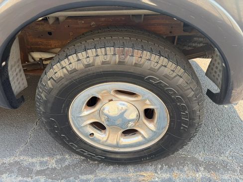 Used 2001 Ford F150 Lariat RWD image 32