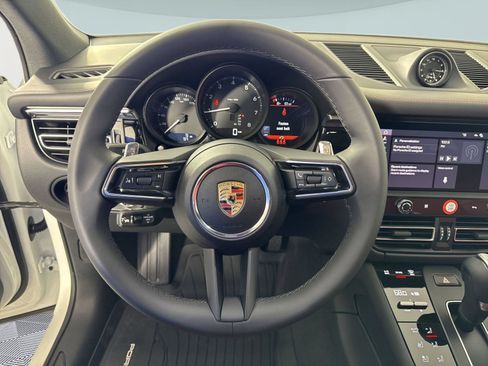 Certified 2025 Porsche Macan AWD/4WD image 25