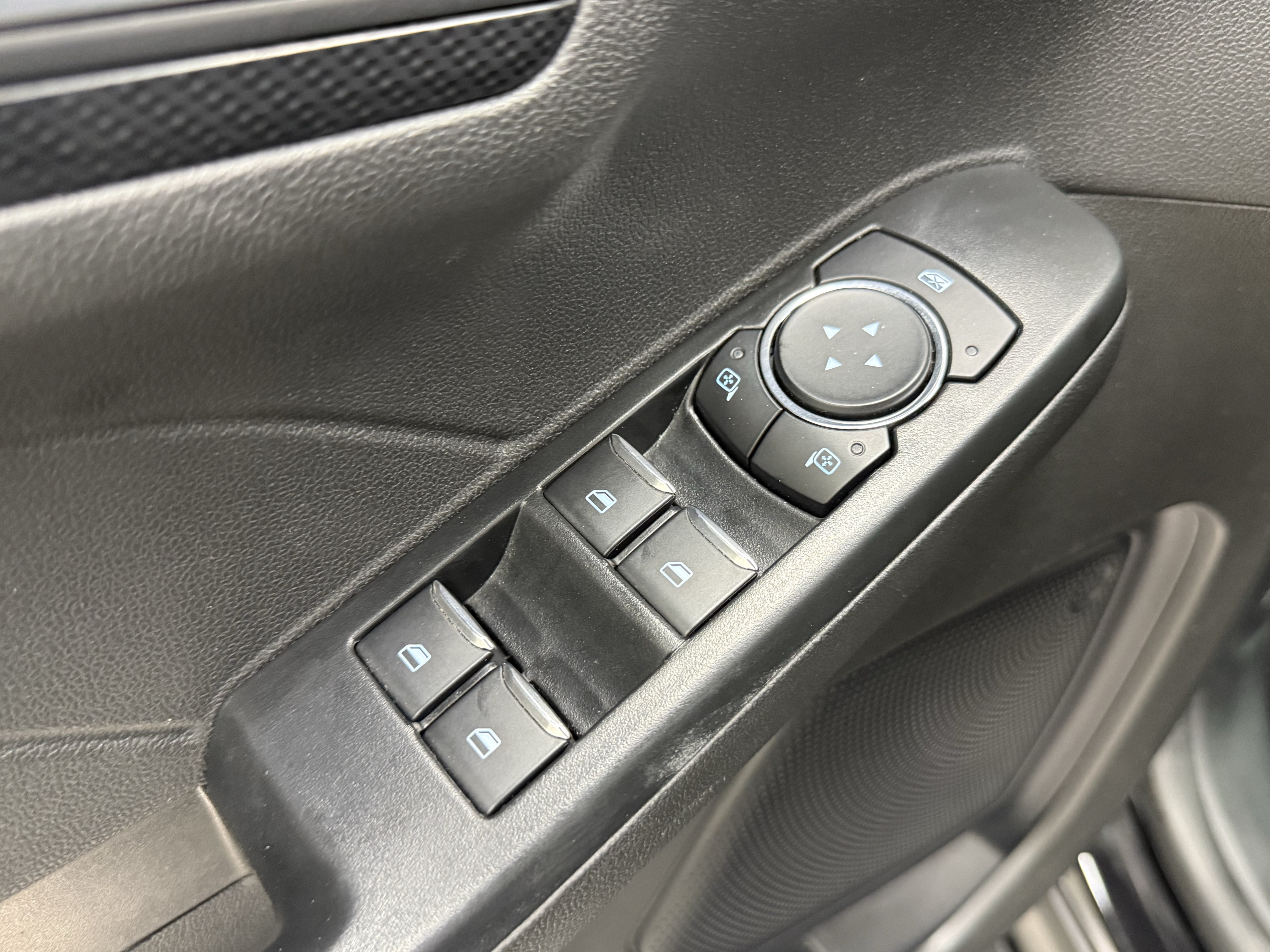 Used 2024 Ford Escape ST-Line FWD image 12