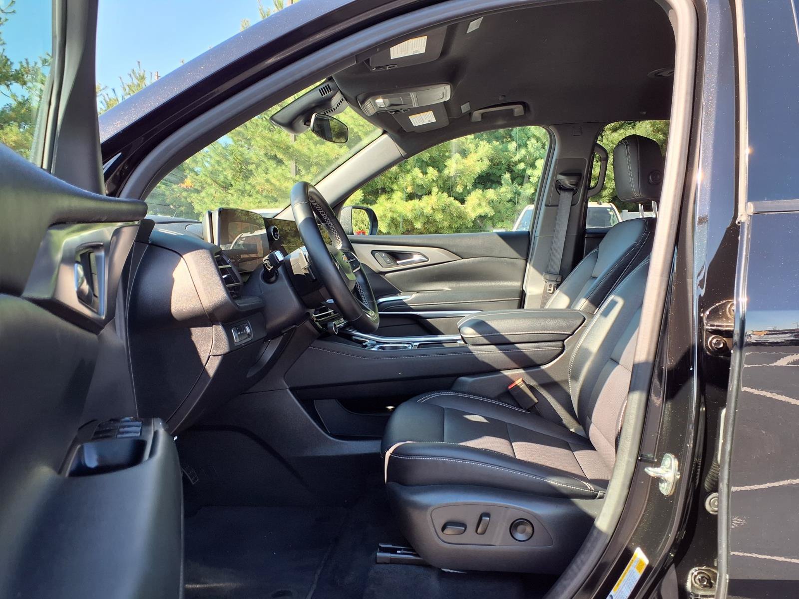 Used 2026 Chevrolet Traverse LT AWD/4WD image 19