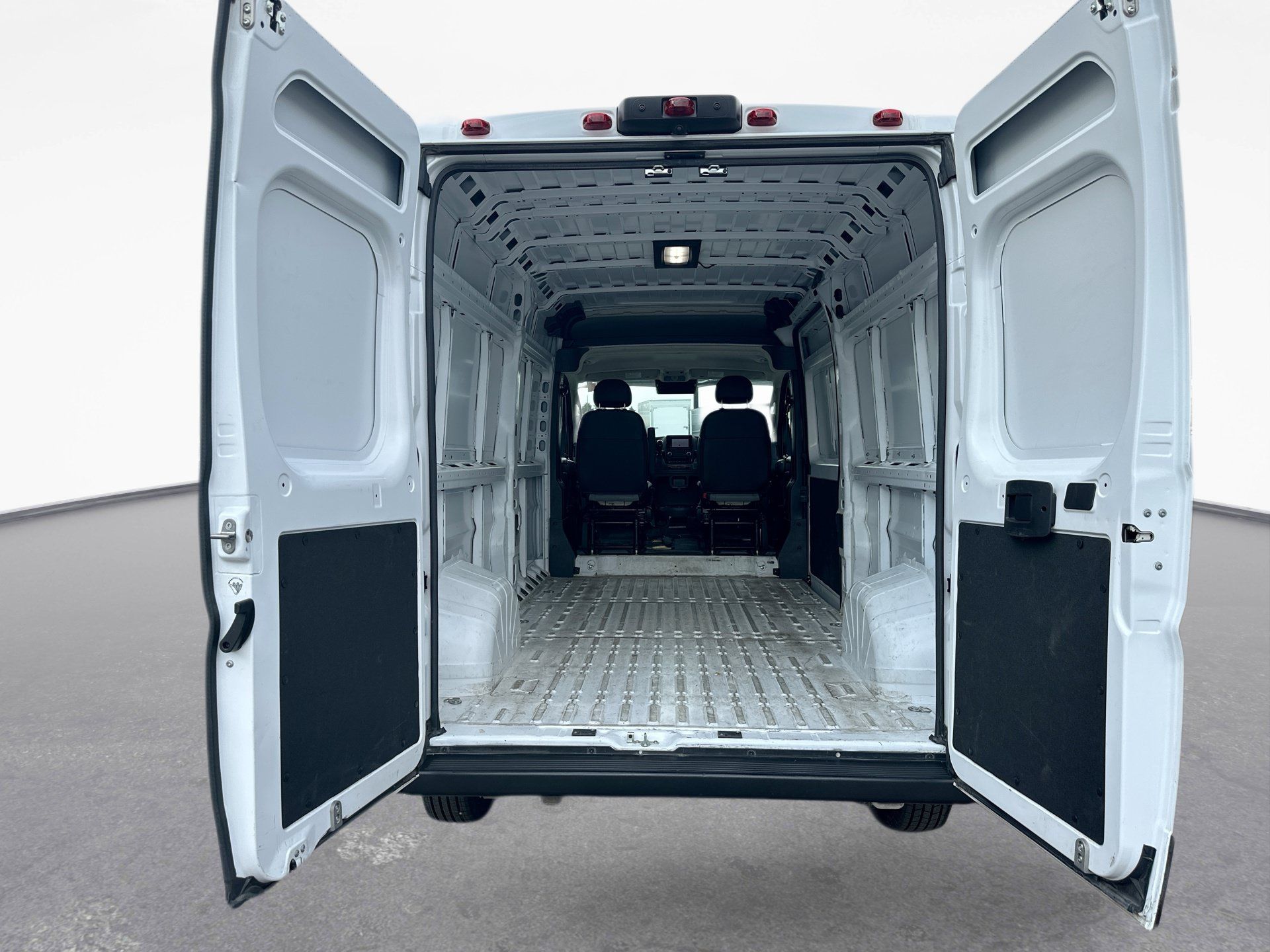 Used 2025 RAM ProMaster 2500 w/ Convenience Group FWD image 11
