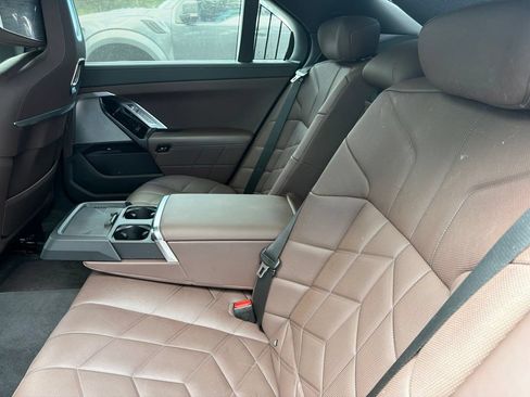 Used 2025 BMW 740i RWD image 11