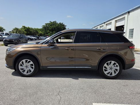 Used 2022 Lincoln Corsair FWD image 2