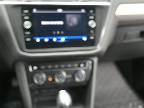 Used 2021 Volkswagen Tiguan SE image 19