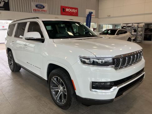 Used 2022 Jeep Grand Wagoneer Series I AWD/4WD image 3