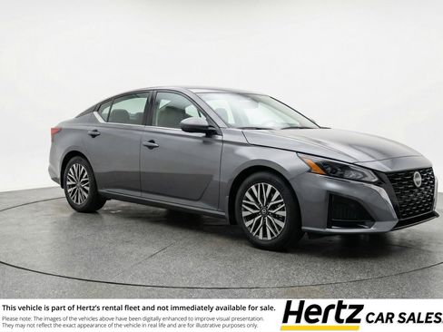 Used 2025 Nissan Altima 2.5 SV image 1