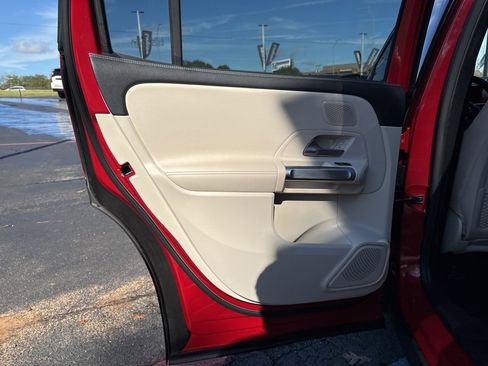 Used 2023 Mercedes-Benz EQB 250+ w/ Exclusive Package image 31