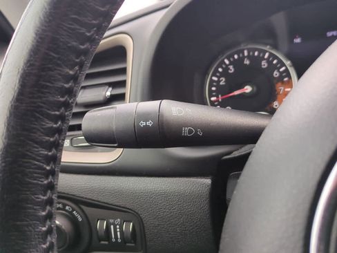 Used 2017 Jeep Renegade Latitude image 25