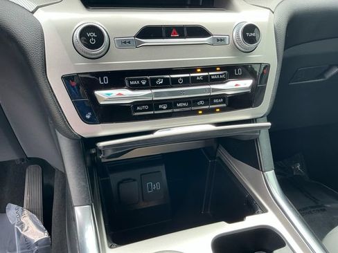 Used 2021 Ford Explorer XLT w/ Equipment Group 202A AWD/4WD image 22