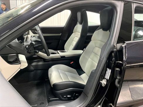 Used 2025 Porsche Taycan image 8