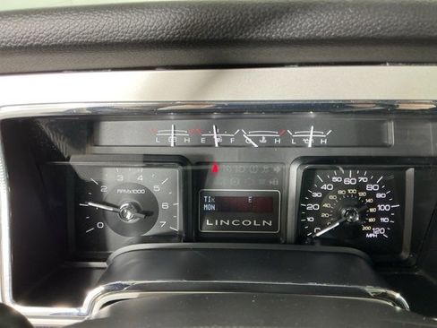 Used 2010 Lincoln Navigator L Base image 16